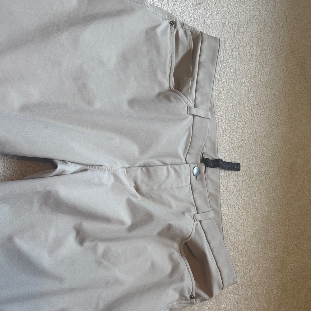 lululemon athletica Men's Khaki Stretch Chino Pants - Picture 6 of 7